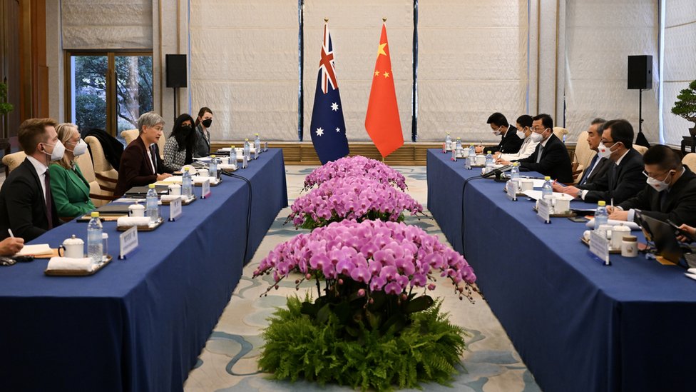 澳洲（左）與中國（右）外長代表團在北京釣魚台國賓館會晤（21/12/2022）
