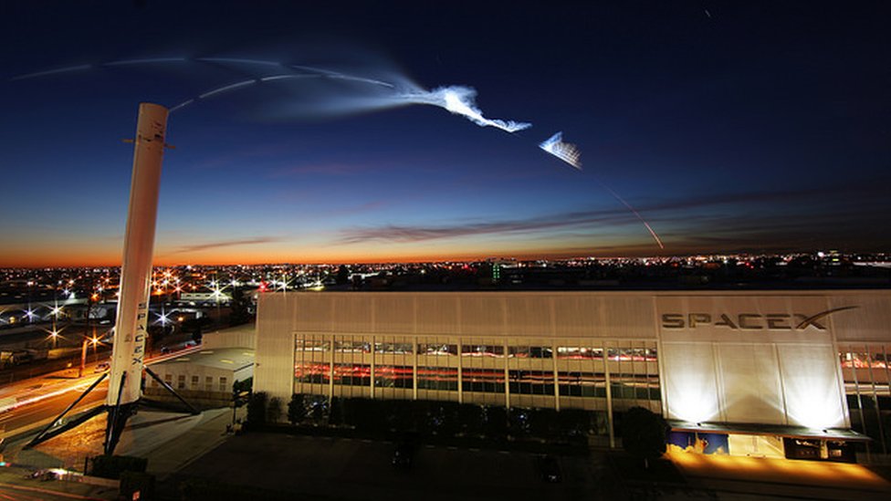 La estela del lanzamiento pudo verse también desde Arizona. (Foto: SpaceX) Instalaciones de SpaceX. (Foto: SpaceX)