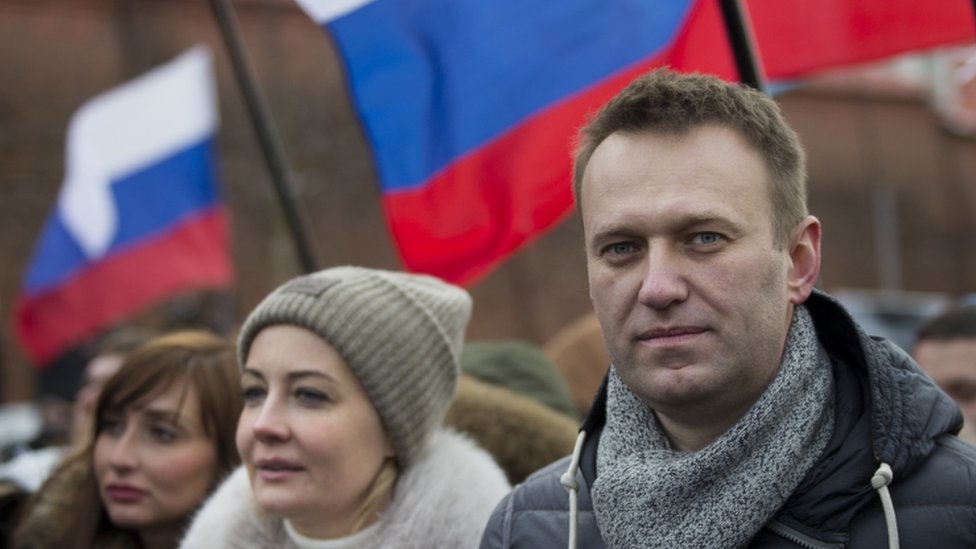 Boris Nemtsov killing: Supporters march in Moscow - BBC News