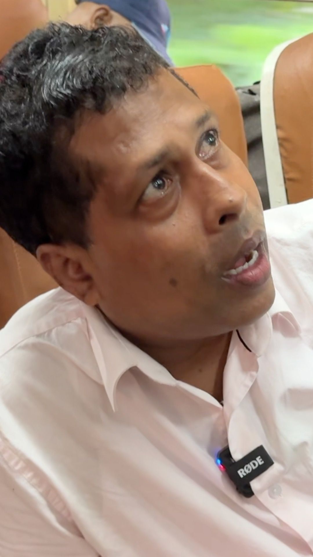 'මේ ට්‍රේන් එක යන්නේ අපි කතාවට කියනවා නාකි බල්ලෝ කොළඹ යනවා කියලා. ඒ විදියේ ගමනක් තමයි මේ යන්නේ'