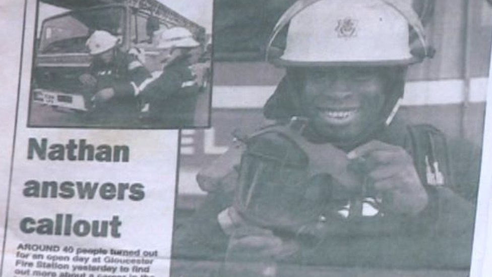 Газетная статья о Нейтане Льюисе, работавшем в Gloucestershire Fire and Rescue