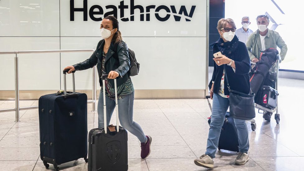 Heathrow Airport extends cap on passengers to end of October