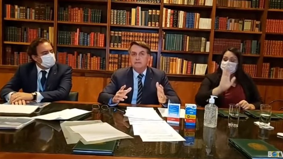 Pedro Guimarães, Jair Bolsonaro e intérprete Elizângela durante live