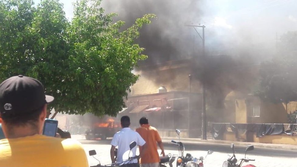 Un vehículo incendiado en Puebla en 2018