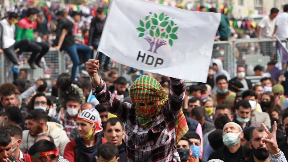 Diyarbakır Nevruz mitingine on binlerce kişi katıldı