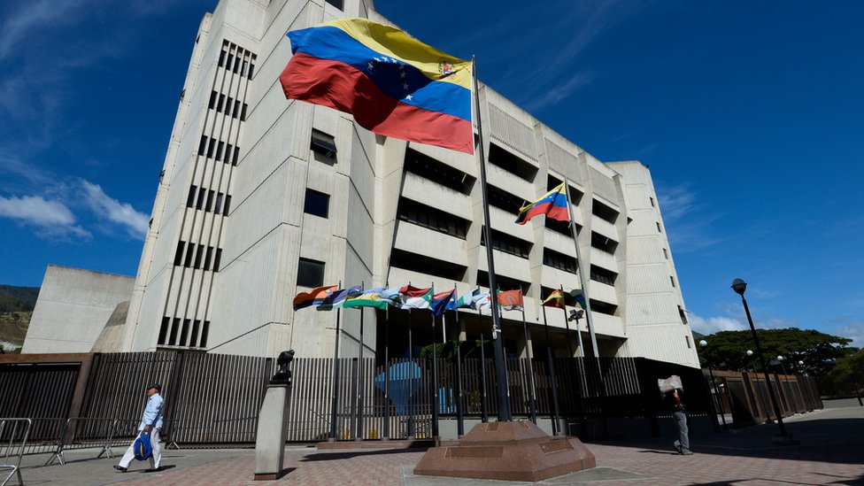 El gobierno de Venezuela niega rotundamente que "se haya consumado un golpe de Estado en Venezuela". S