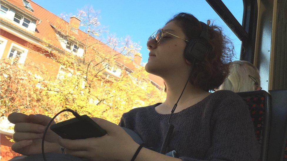 Jutta dice que se puede hacer casi todo en transporte público. Jutta