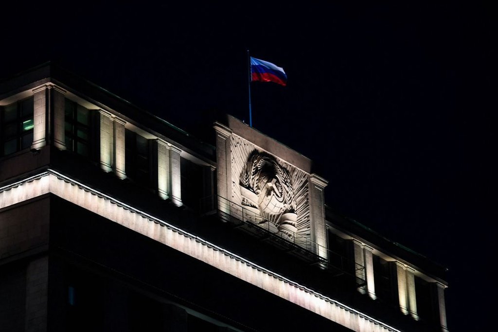 Image of the Russian flag in Parliament.