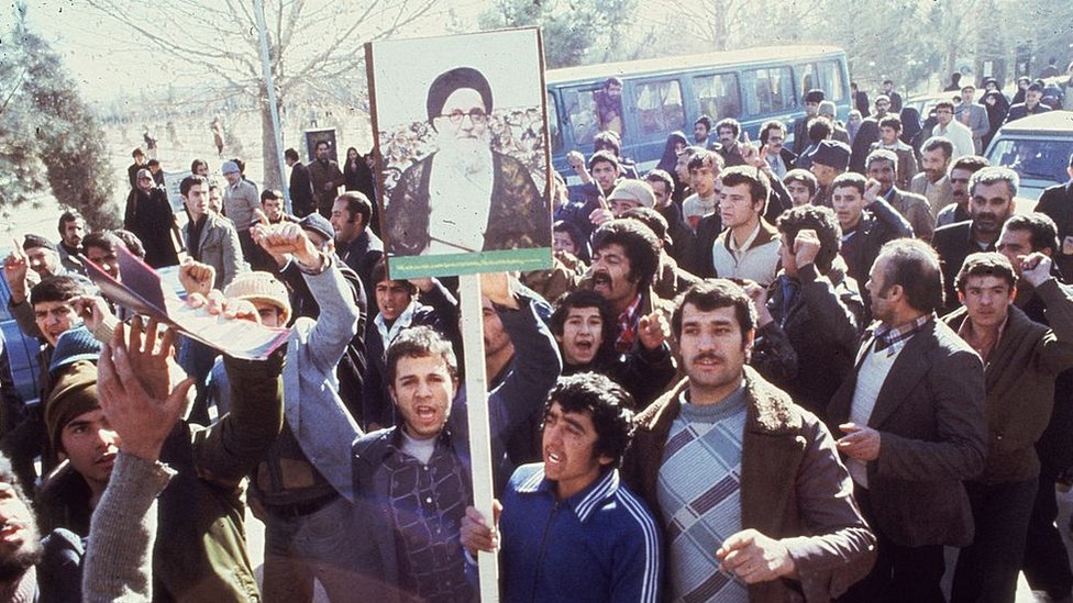 Толпы в Тегеране в 1979 году
