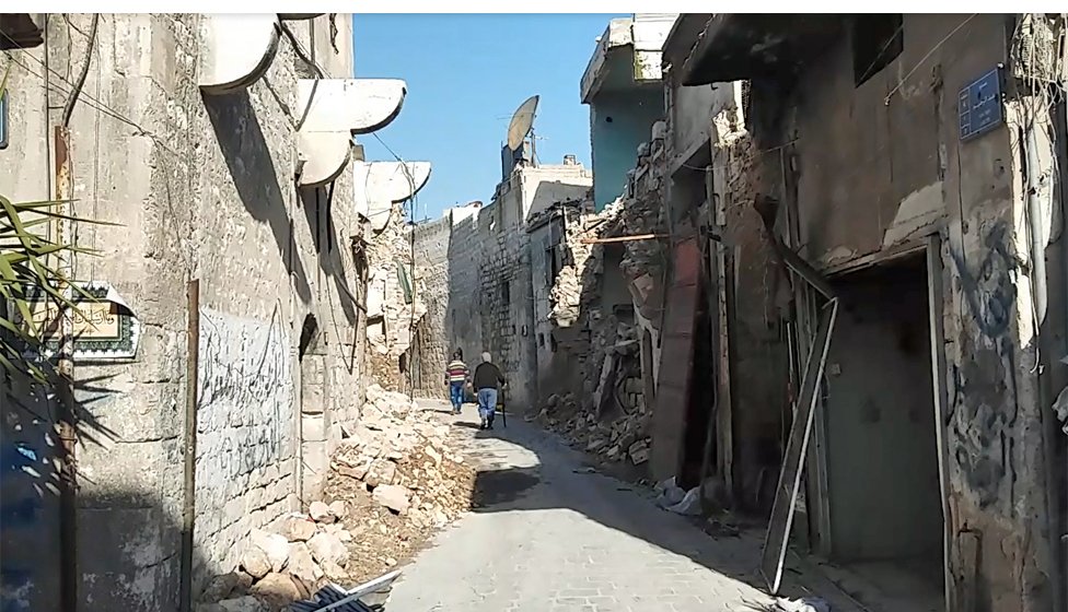 Muchos de los bellos arcos que decoraban las calles de Judaydah fueron destruidos. Calle destruida.