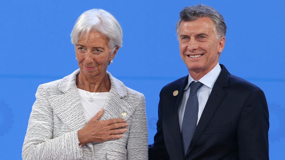 Mauricio Macri y Christine Lagarde se saludan en la cumbre del G20, en Buenos Aires.