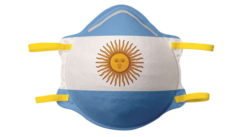 Mascarilla con los colores de la bandera argentina.