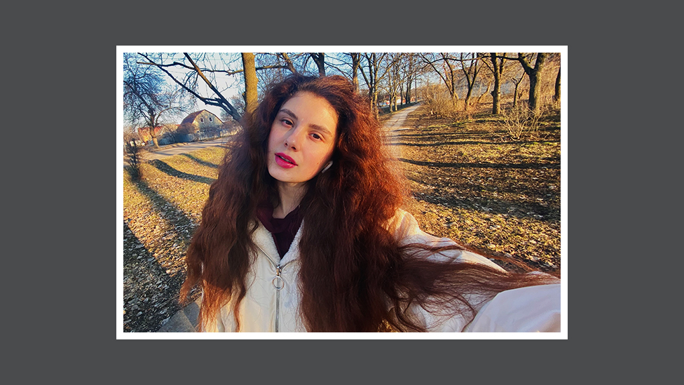 Angelina Chaban faz selfie em Kramatorsk