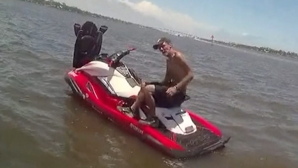 Florida: Bodycam footage shows officials borrowing boat to chase suspected thief