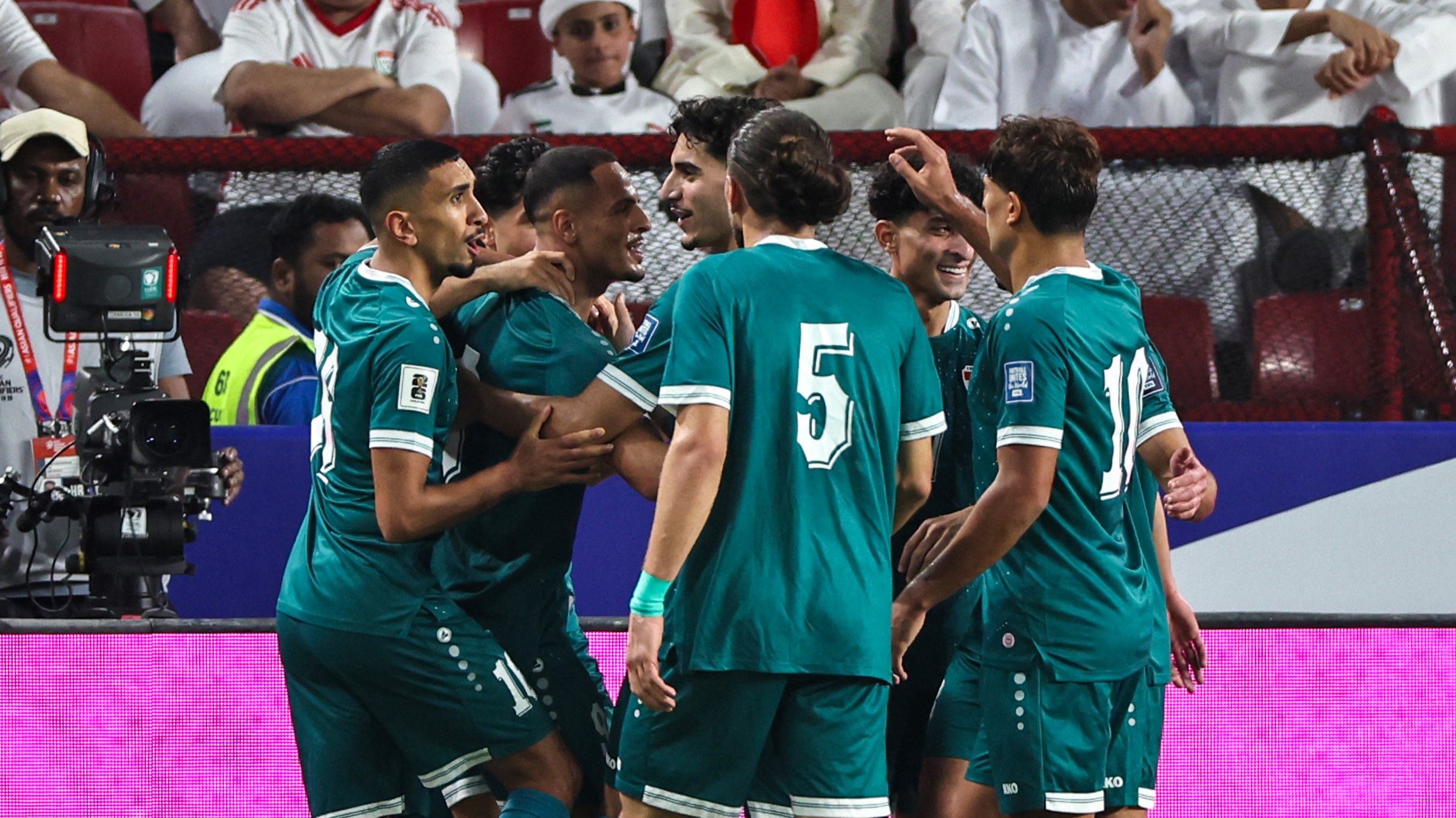 Iraq 2-1 United Arab Emirates: Dramatic 107th-minute winner keeps Iraq's World Cup hopes alive - BBC Sport