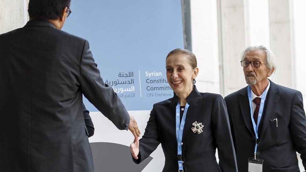 Представители сирийского гражданского общества прибывают на первое заседание Конституционного комитета Сирии в ООН в Женеве (30 октября 2019 г.)