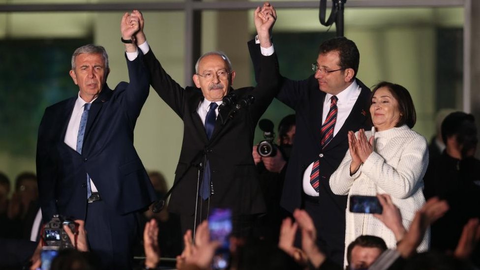 شخصيات حزبية أخرى مثل عمدة اسطنبول أكرم إمام أوغلو (يمين) وعمدة أنقرة منصور يافا (يسار) كانا مرشحان محتملان للرئاسة.