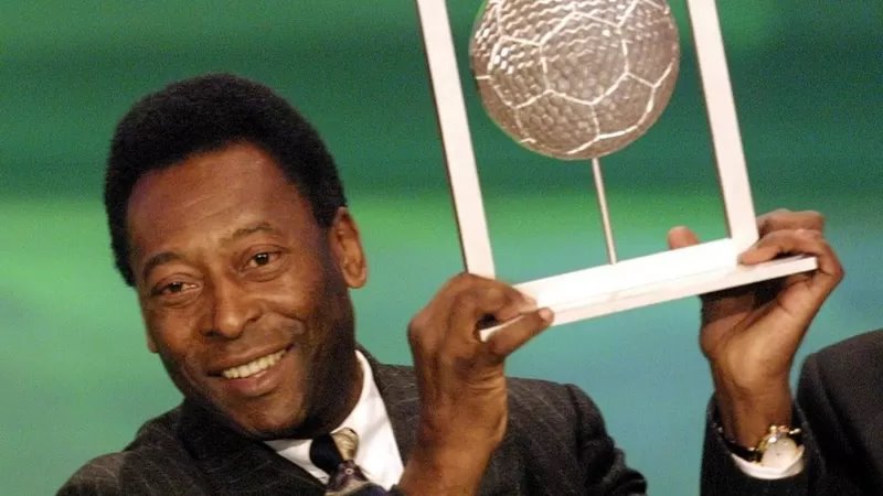 Pelé foi escolhido pela Fifa o futebolista do século 20