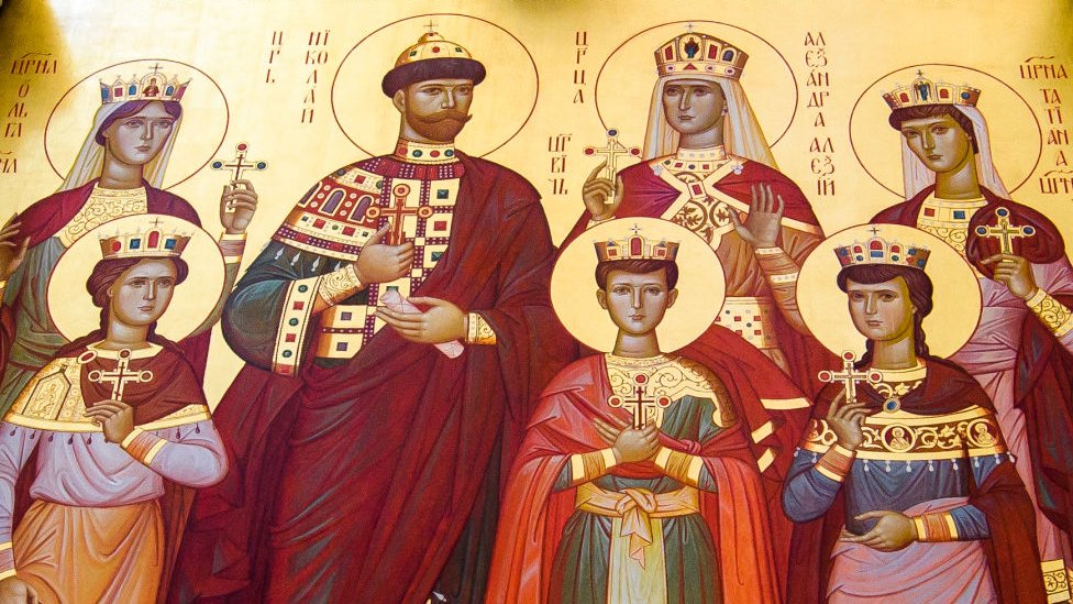 El último zar de Rusia, Nicolás II, fue ejecutado junto a su familia en 1918. Pero Antón Bakov sueña con devolverle el trono a sus herederos. El Zar Nicolás II junto a su familia.