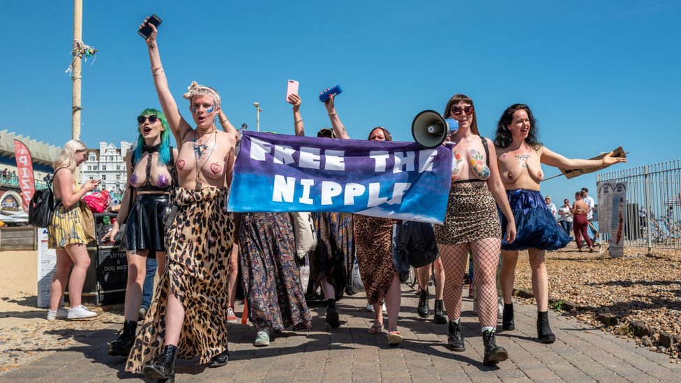 Protesta de activistas de Free de Nipple en Inglaterra en 2019.