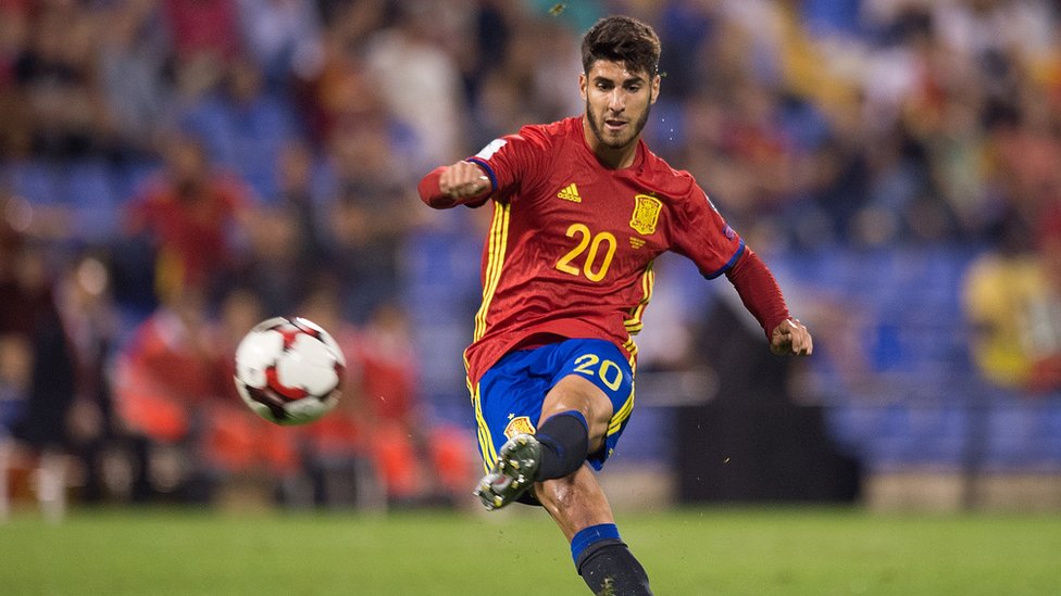 Marco Asensio participó en la goleada de España sobre Albania. Asensio con la camiseta de España