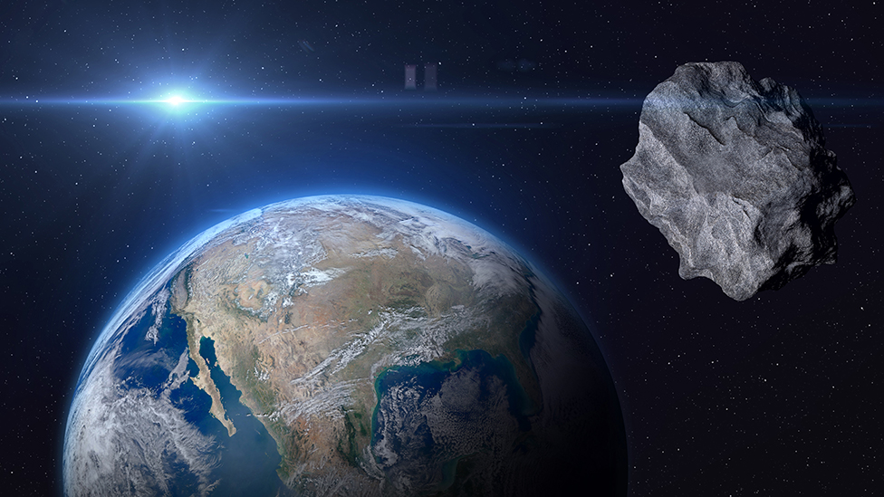 Una ilustración de un asteroide cerca de la Tierra