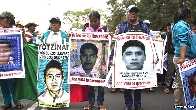 Thousands rally for Mexico's missing students - BBC News