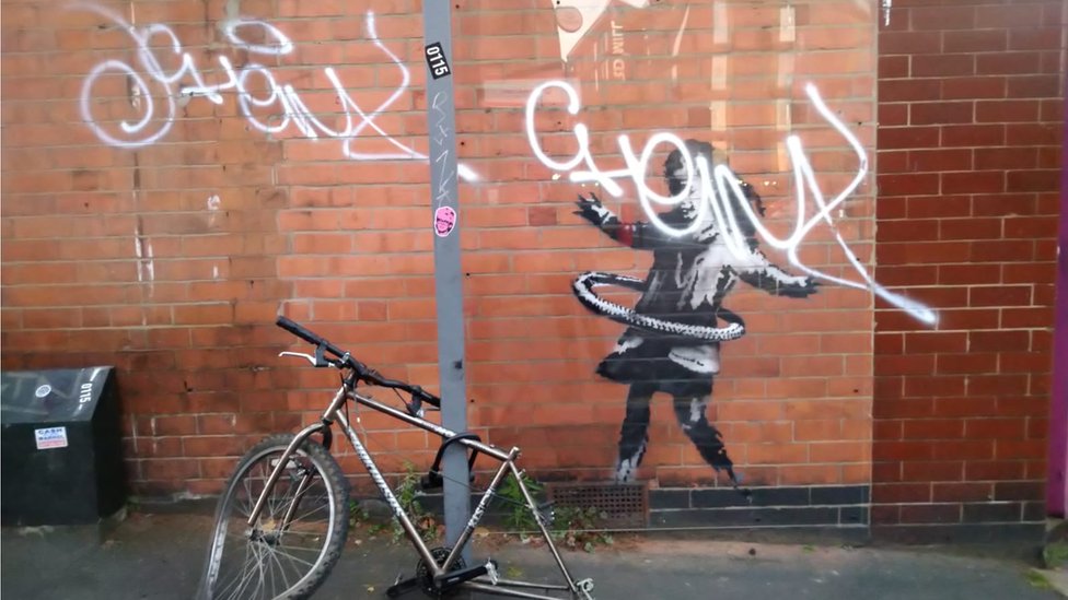 Una obra de Banksy vandalizada