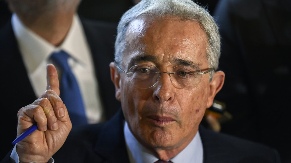 Álvaro Uribe: el histórico caso que lleva al expresidente de Colombia por  primera vez ante la justicia (y por qué divide al país) - BBC News Mundo