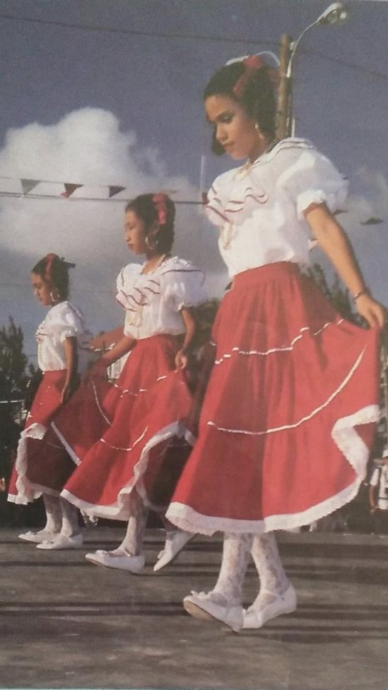 Jordana, Andrea and Vanesa in traditional Mestizo dress dancing for the Queen