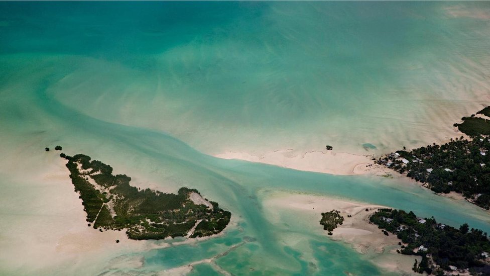 يمكن أن تحمي الجزر الاصطناعية أو التحصينات الساحلية جمهورية كيريباتي من فقدان مزيد من الأراضي