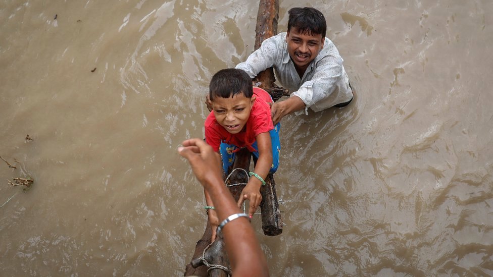 Hundreds evacuated in Delhi as water levels rise