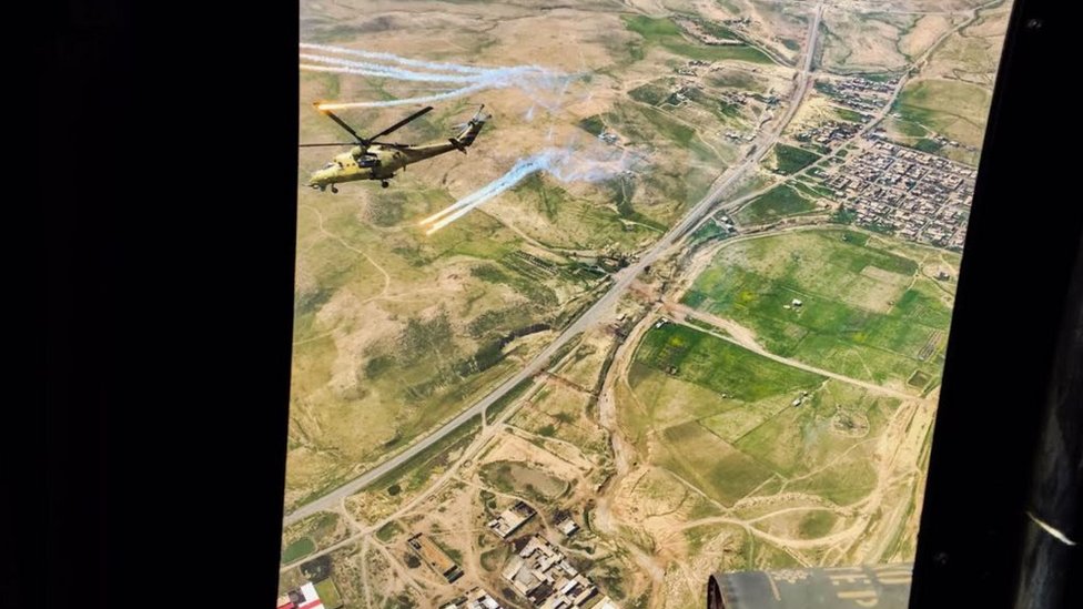 Aunque centenares de miles de personas han huido de Mosul la ONU estima que aún quedan unos 400.000 civiles atrapados allí. Vista aérea de Mosul.