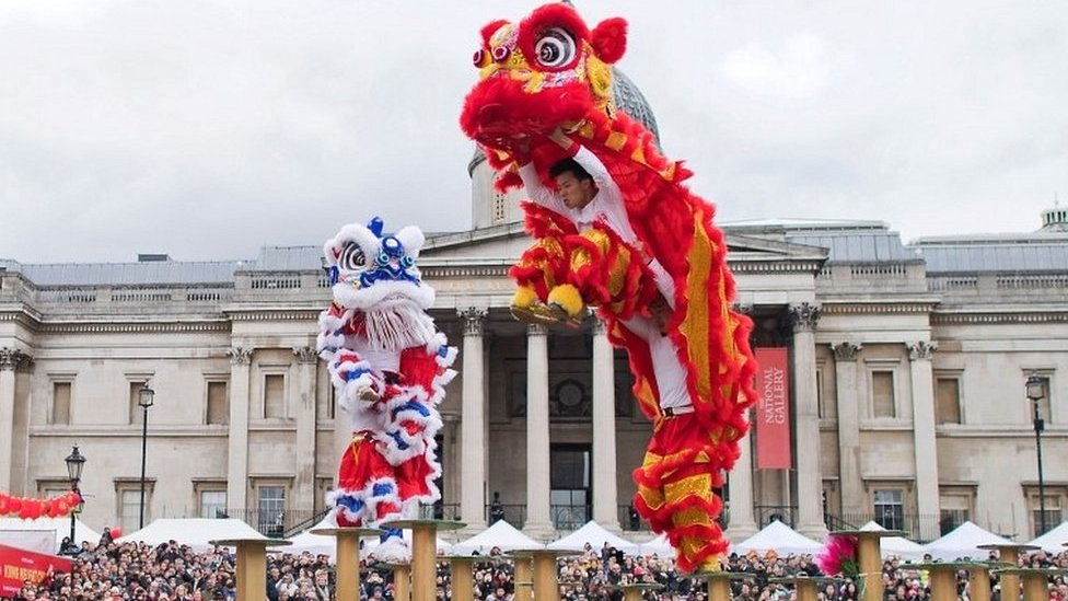 London welcomes Year of the Rabbit at Lunar New Year - BBC News