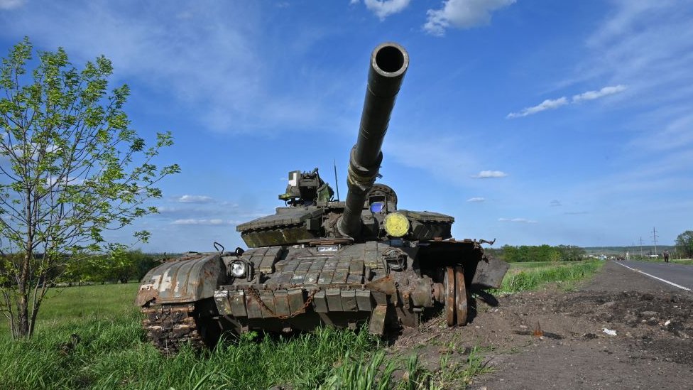 交戰雙方都損失了大量裝甲戰車。圖為烏克蘭軍隊的T-64型坦克。