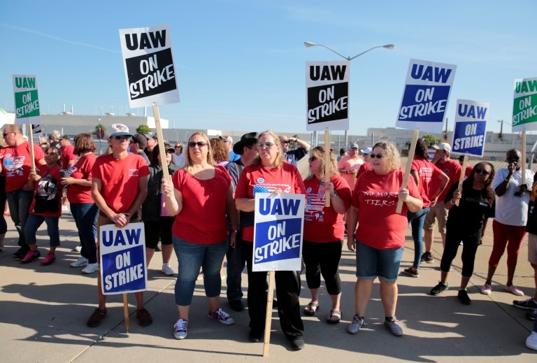 Obreros de la UAW en huelga
