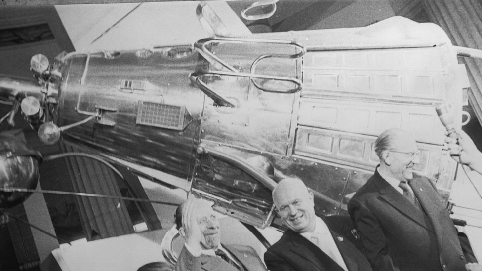 Con el lanzamiento del satélite Sputnik, la URSS se adelantó en la carrera espacial. Cohete Sputnik.