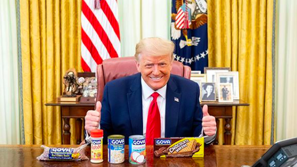 Дональд Трамп с продуктами Goya