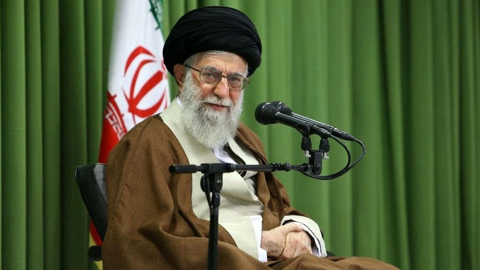 Najmoćnija ličnost u Iranu je ajatolah Hamnej, koji je vrhovni vođa od 1989. godine