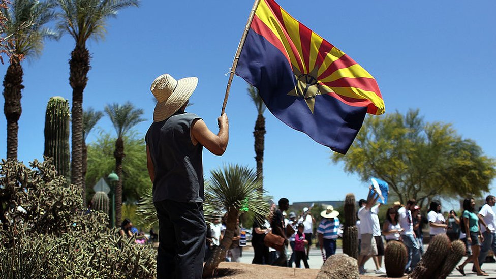 Un manifestante en contra de la reforma migratoria en el estado de Arizona en 2010.