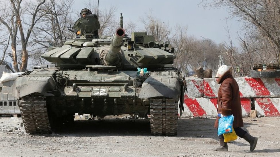 Un tanque del bando ruso en Mariúpol