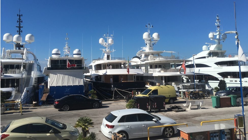 Uno de cada cinco super yates se fabrican en la localidad costera de Viareggio. Yates en Viareggio