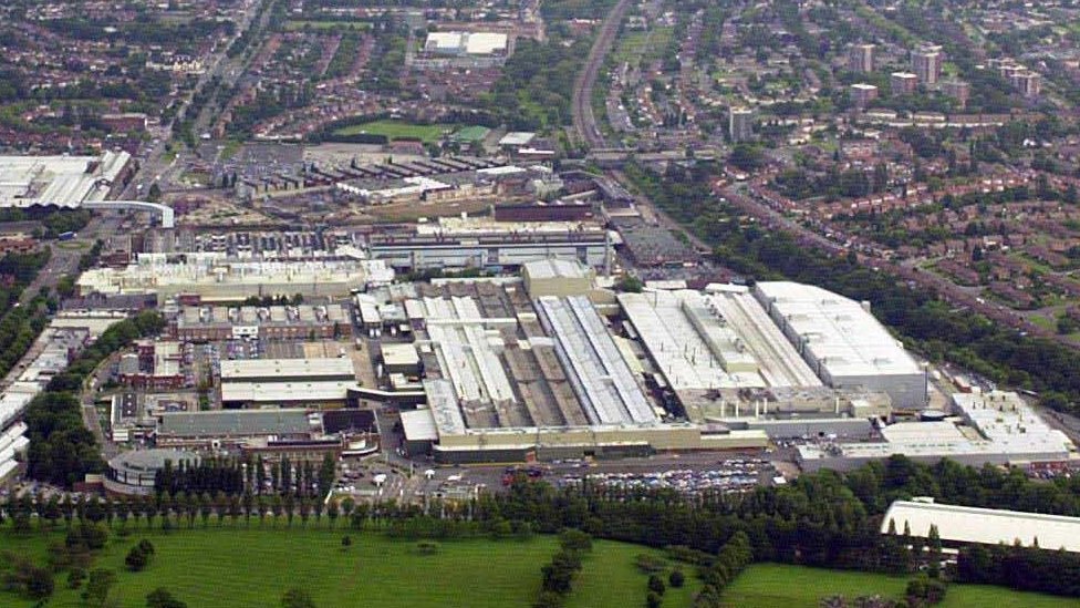 Гигантский автомобильный завод Longbridge в Бирмингеме