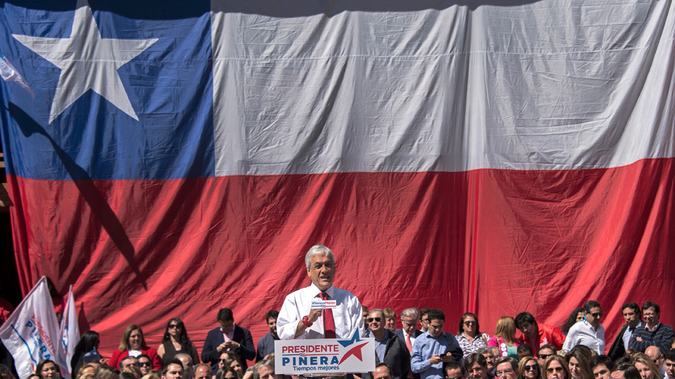 Sebastián Piñera, de alguna manera líder de la oposición a Bachelet, es favorito a ganar las elecciones. Para muchos eso es culpa de Bachelet. Sebastián Piñera