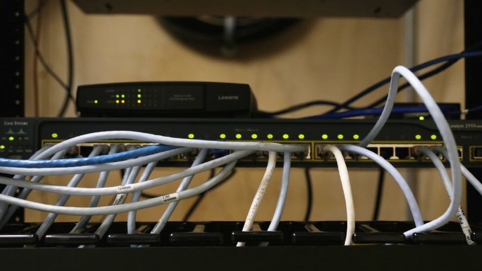 Universal broadband speed plan 'unambitious', say Lords