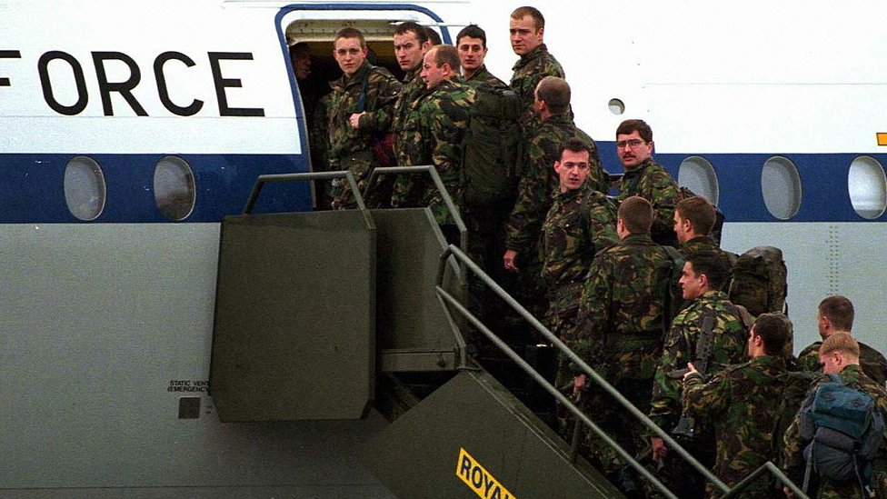 Британские войска покидают Северную Ирландию в ноябре 1997 г.