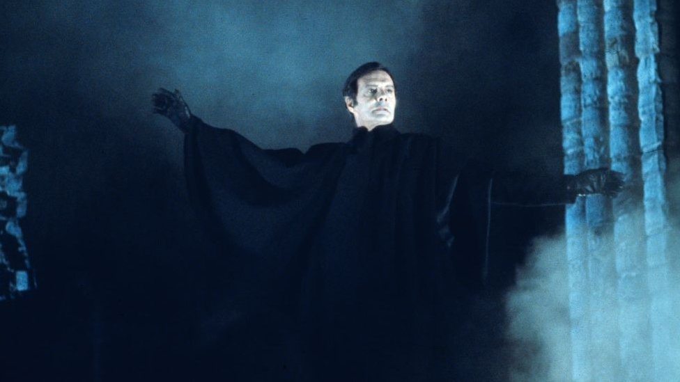 Glumac Luis Džordan kao Grof Drakula
