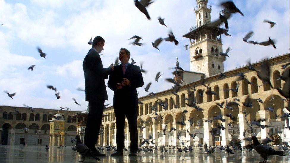 بلير والأسد خلال زيارة رئيس الوزراء البريطاني إلى دمشق عام