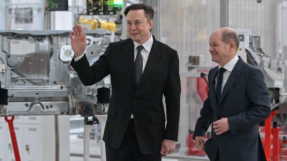 Elon Musk'a açılışta Almanya Başbakanı Olaf Scholz eşlik etti