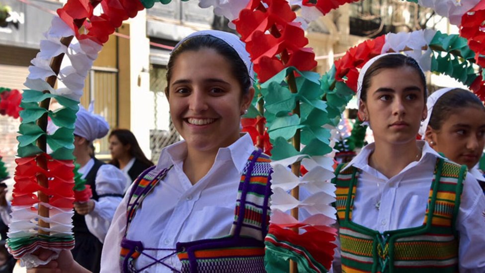 Desfile vascos en Buenos Aires